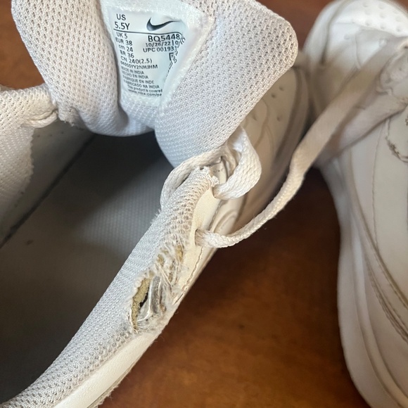 Nike court shoes / Kids 5.5 (women's approx 7.5) / EUR 38 / white - Picture 4 of 5